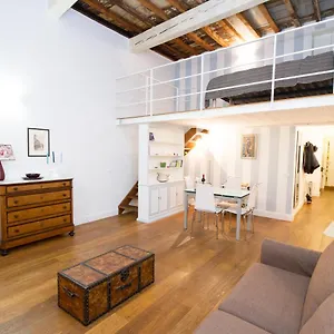 Charming Santa Croce Loft Apartment Florence